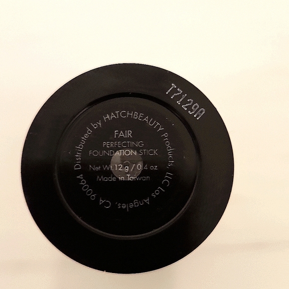 Kristofer Buckle Triplicity Perfecting Foundation Stick in Fair - Picture 4 of 4